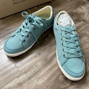 NWT Taos Footwear Seafoam Canvas Sneakers